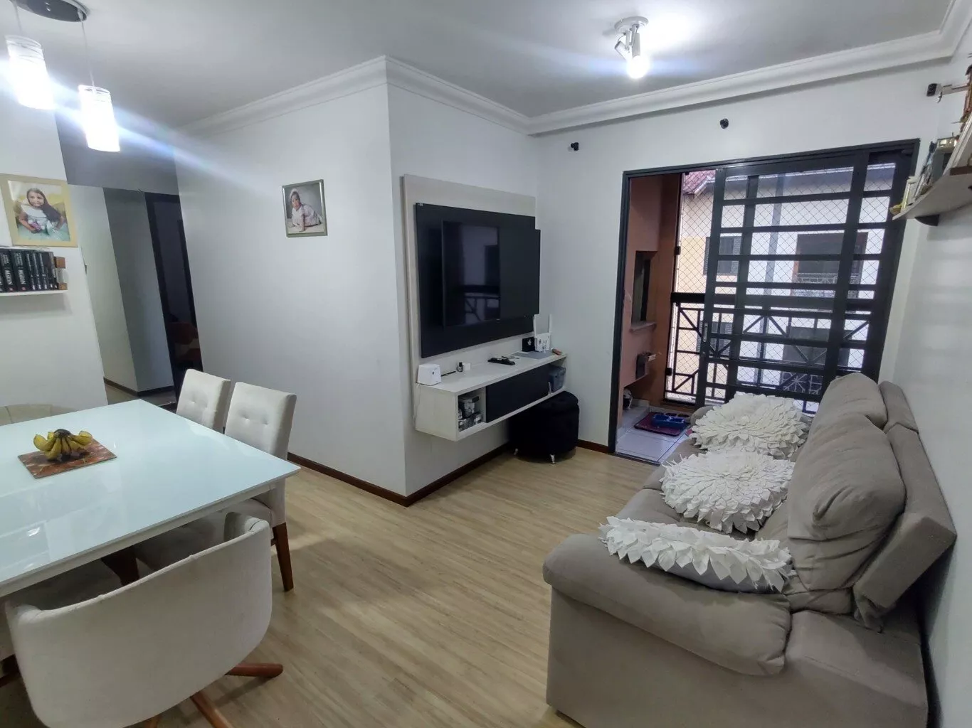 Apartamento à venda com 3 quartos, 67m² - Foto 1