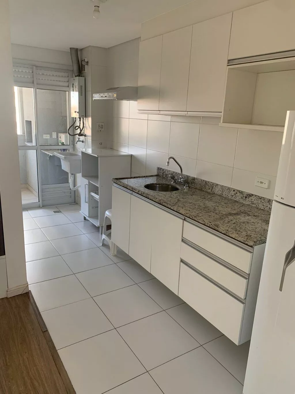 Apartamento à venda com 2 quartos, 69m² - Foto 2