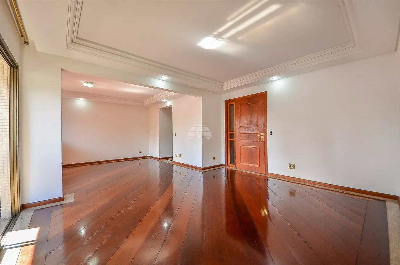 Apartamento à venda com 4 quartos, 201m² - Foto 2