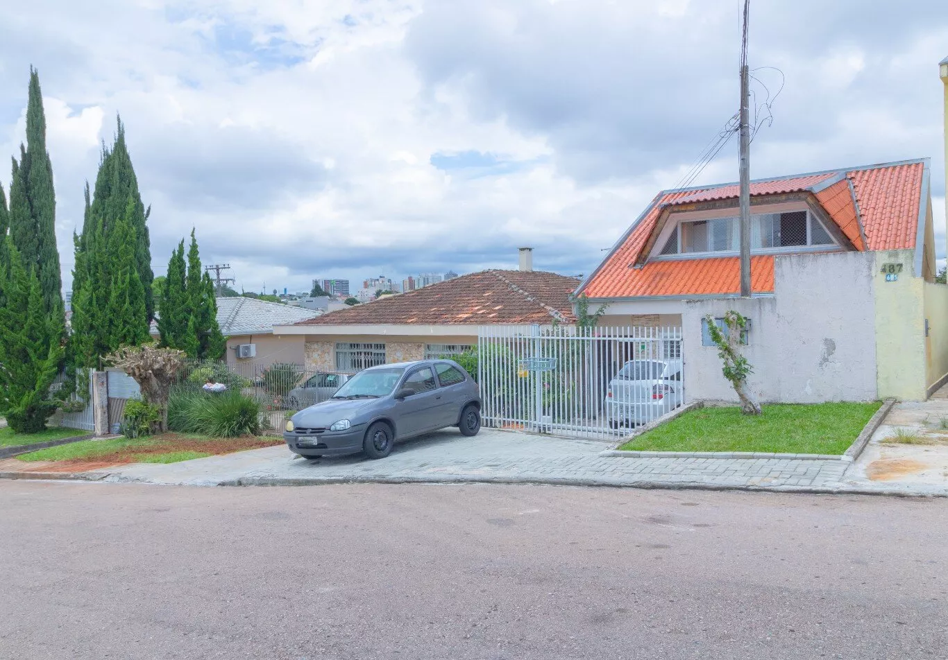 Casa à venda com 6 quartos, 360m² - Foto 1