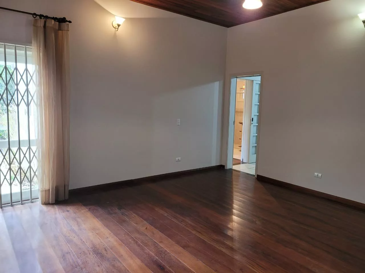 Casa à venda com 2 quartos, 220m² - Foto 5