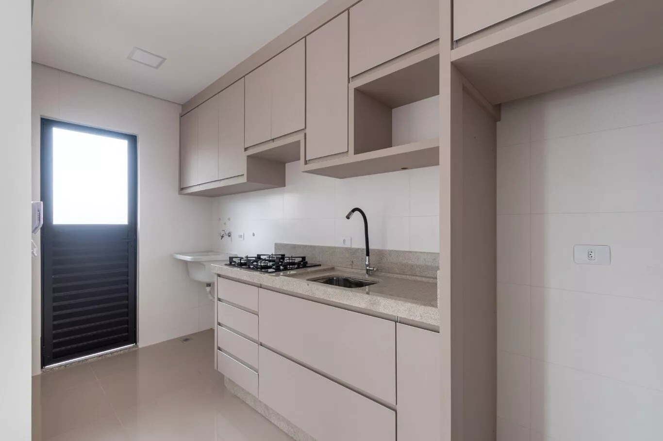 Apartamento à venda com 2 quartos, 68m² - Foto 4