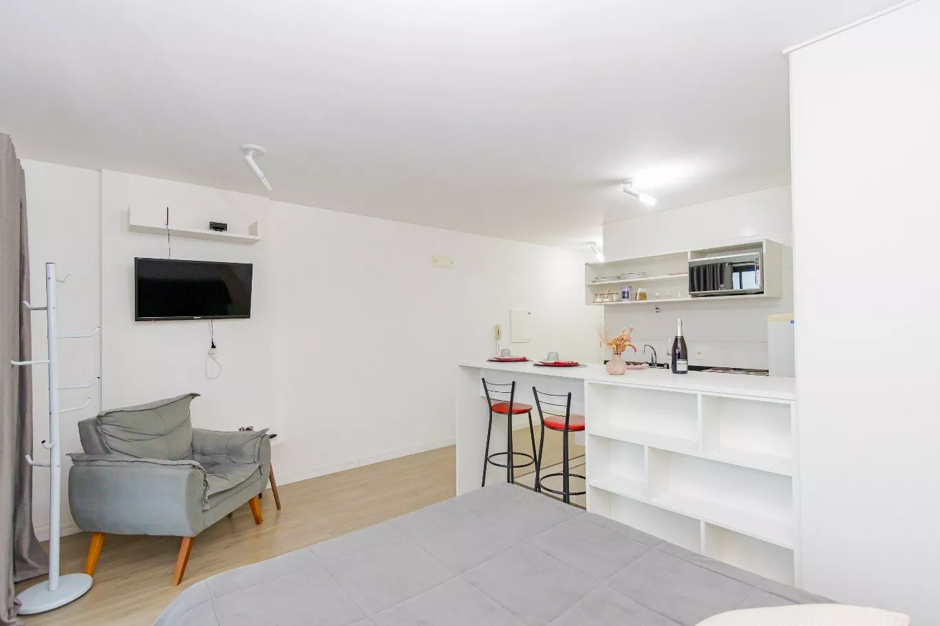 Apartamento à venda com 1 quarto, 33m² - Foto 11