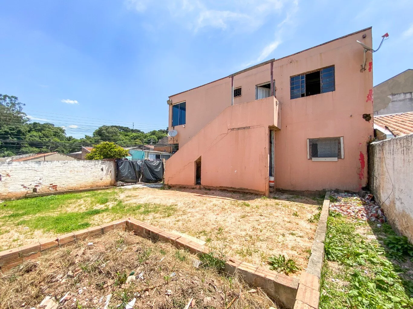 Casa à venda com 6 quartos, 180m² - Foto 2