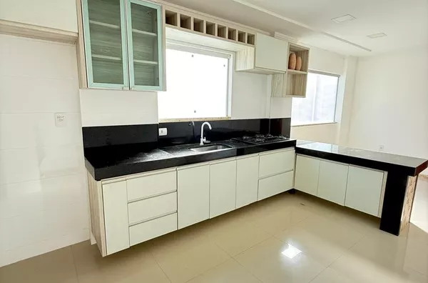 Apartamento para aluguel, 02 quartos, 02 banheiros, com garagem, prédio com elevador, Av. Esbertalina, Guriri Sul, São Mateus/ES