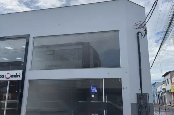 Loja de esquina para aluguel, com banheiro e garagem, Centro, São Mateus-ES - Foto 1