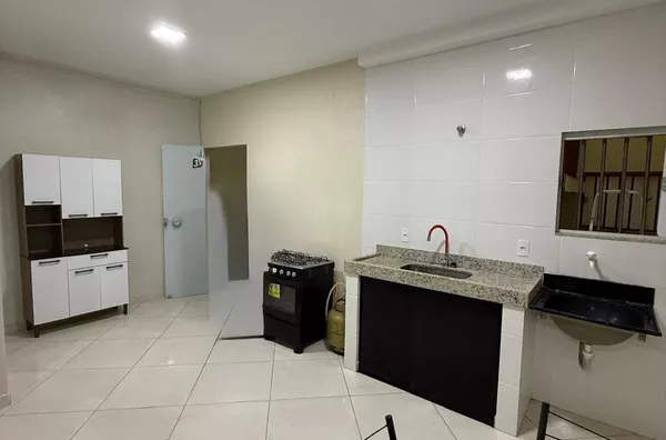 Apartamento para aluguel mobiliado,  dois quartos, sala, cozinha, área de serviço, banheiro social e garagem para moto.  Incluso água e internet, Guriri Sul, São Mateus-ES