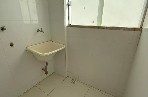 Apartamento para aluguel, 02 quartos, 02 banheiros, com garagem, prédio com elevador, Av. Esbertalina, Guriri Sul, São Mateus/ES