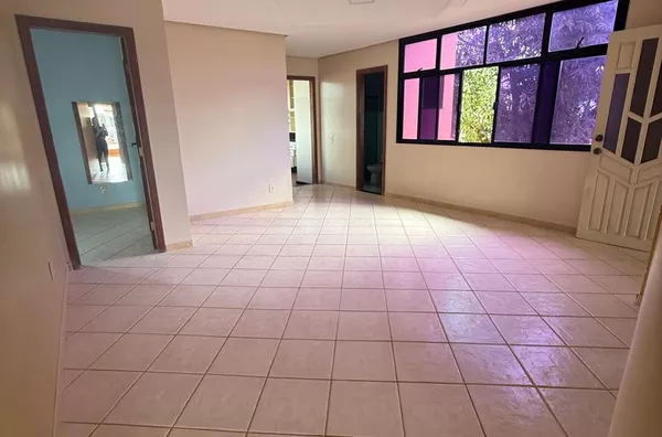 Casa no primeiro andar para aluguel, três quartos, três banheiros, com garagem, rua 12 Guriri Norte, São Mateus-ES