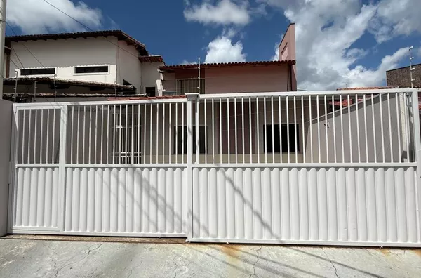 Casa para aluguel, dois quartos, duas vagas de garagem, bairro Inocoop, São Mateus-ES - Foto 1