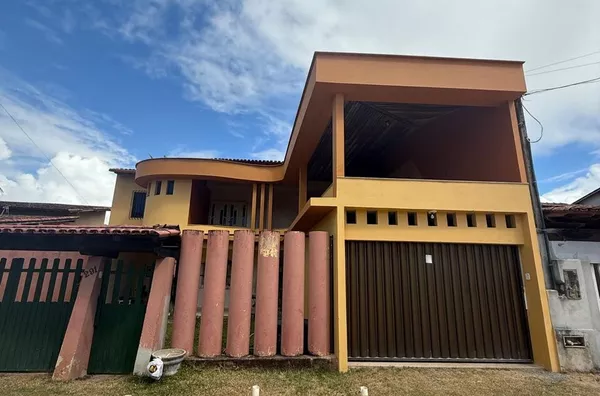 Casa no primeiro andar para aluguel, três quartos, três banheiros, com garagem, rua 12 Guriri Norte, São Mateus-ES