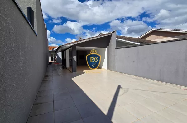  Casa para venda com 4 vagas de garagem em  Uvaranas, Ponta Grossa