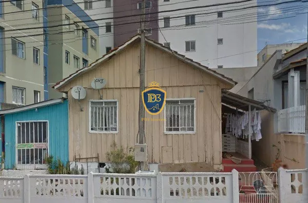 Casa para venda, Terreno com 221m²,   área central, excelente localização, Oportunidade para investidor. Ponta Grossa