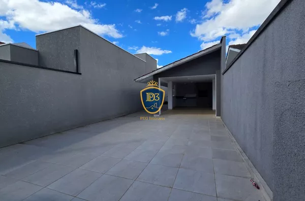  Casa para venda com 4 vagas de garagem em  Uvaranas, Ponta Grossa