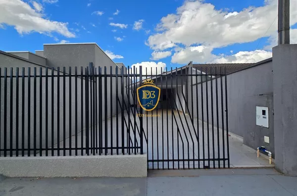  Casa para venda com 4 vagas de garagem em  Uvaranas, Ponta Grossa