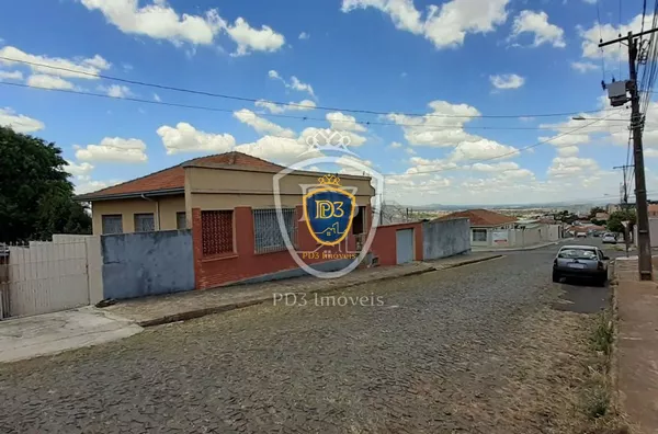 Casa à venda em Uvaranas - Duas quadras da HAVAN 