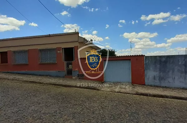 Casa à venda em Uvaranas - Duas quadras da HAVAN 