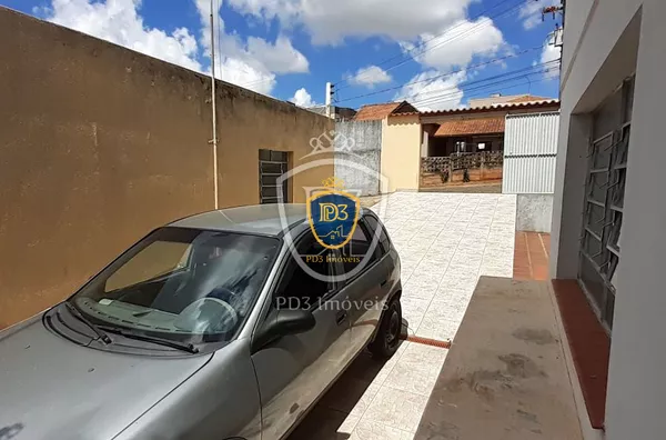 Casa à venda em Uvaranas - Duas quadras da HAVAN 