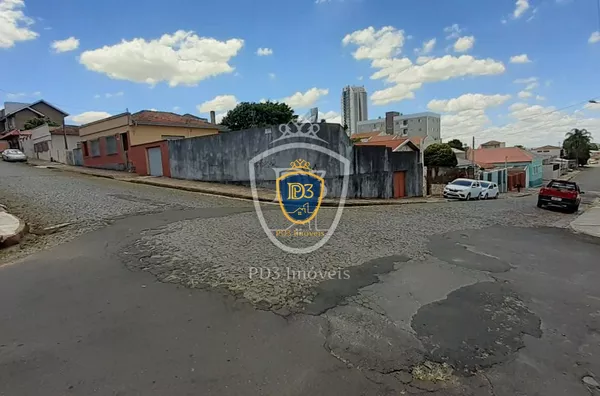 Casa à venda em Uvaranas - Duas quadras da HAVAN 