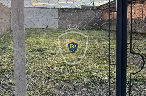 Terreno à venda em Uvaranas 