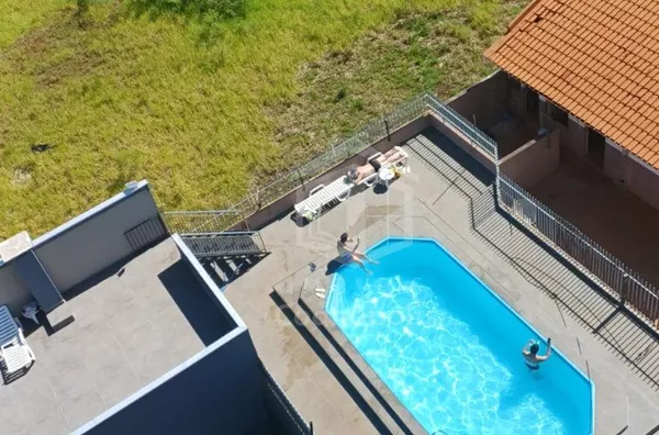 Apartamento aconchegante para venda, no Edifício Cheverny, no Centro, com 2 quartos.