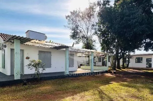 Casa para aluguel,  com Edícula e quintal arborizado, Bairro Jd.Vitória, Foz do Iguaçu / PR - Foto 1