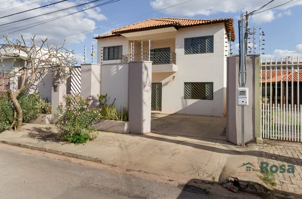 Baixou o Valor! Sobrado, 5 Quartos, Suíte, Sacada, Área Gourmet e Pomar,  Santa Cruz II - Foto 1