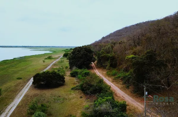 Paraíso no Pantanal: 12 Hectares de Refúgio Pé na Água na Baía de Chacororé - MT - Foto 5