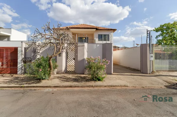 Baixou o Valor! Sobrado, 5 Quartos, Suíte, Sacada, Área Gourmet e Pomar,  Santa Cruz II - Foto 2