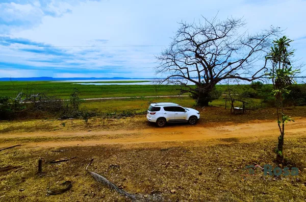 Paraíso no Pantanal: 12 Hectares de Refúgio Pé na Água na Baía de Chacororé - MT - Foto 11