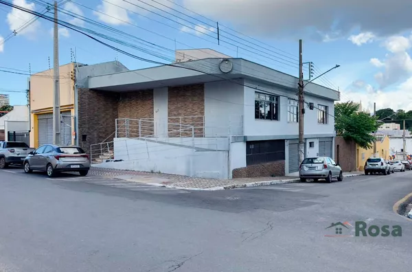 Ponto Comercial com 8 Salas, todas com lavabo, próximo a Câmara Municipal de Cuiabá e Novo Mercado Municipal, no Bairro Centro Sul.