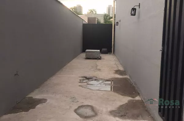 Lateral e garagem