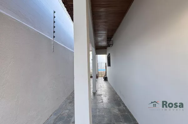 Casa em rua fechada com segurança com excelente potencial para comercial/residencial no Jardim Das Américas