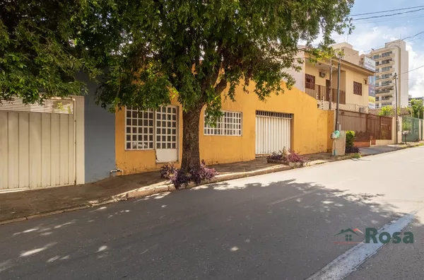 Casa à Venda com 4 Quarto(s), no Bairro Goiabeiras, Cuiabá. - Foto 1