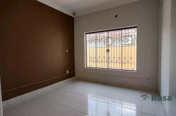 Casa comercial próximo a Avenida das Flores, 4 quartos, piscina, Jardim Cuiabá, Cuiabá - Foto 2