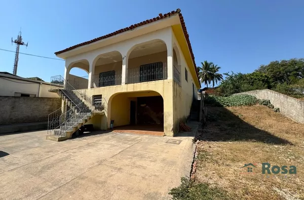 Sobrado com 202, 95m² com ótima localização no bairro Lixeira em Cuiabá. - Foto 2