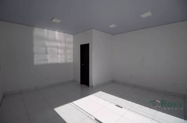Sala Comercial com Lavabo e Vaga de Garagem, próximo ao Posto Papito, no Bairro Mapim, Várzea Grande. - Foto 2