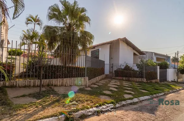 Casa à Venda com 4 Quartos, sendo 3 Suítes no Bairro BOA ESPERANÇA, Cuiabá. - Foto 1