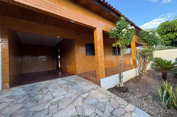 Casa em rua fechada com segurança com excelente potencial para comercial/residencial no Jardim Das Américas