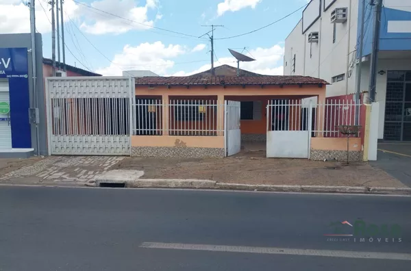 Casa com localização estratégica, ideal para fins comerciais