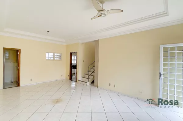 Sobrado à VENDA em CONDOMÍNIO FECHADO, com 3 QUARTO(s) sendo 1 SUÍTE, no Residencial FLORENÇA, próximo ao PARQUE TIA NAIR, no bairro JARDIM ITÁLIA, Cuiabá. - Foto 4