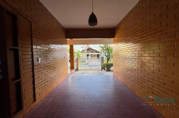 Casa em rua fechada com segurança com excelente potencial para comercial/residencial no Jardim Das Américas