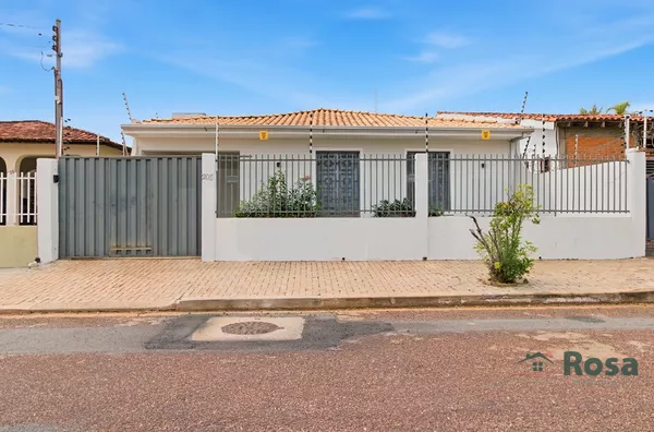 Casa para venda 3 quartos com piscina a venda  , bairro boa esperanca , Cuiabá