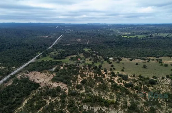 Oportunidade Fazenda para venda,  80 km de Cuiaba, as margens da br 364. Cuiabá MT - Foto 2