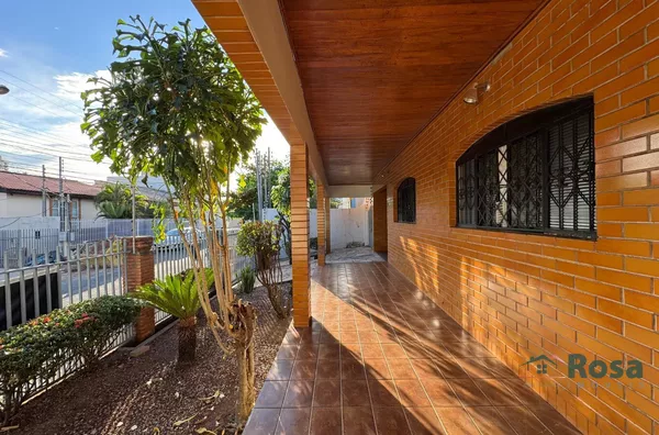 Casa em rua fechada com segurança com excelente potencial para comercial/residencial no Jardim Das Américas