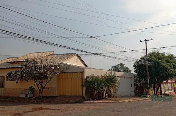 Casa de esquina para venda, 03 quartos sendo 1 suite, 2 vagas de garagem - Parque Cuiabá, Cuiabá - Foto 1