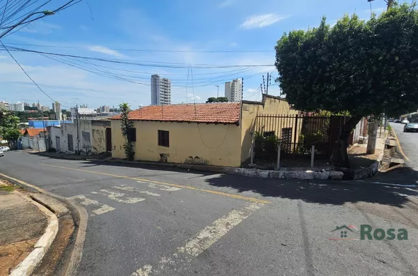 Casa de Esquina para venda com 3 salões comerciais, no Bairro  Baú em Cuiabá - Foto 1