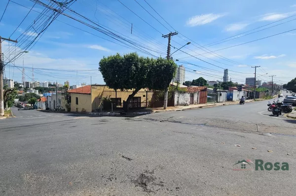 Casa de Esquina para venda com 3 salões comerciais, no Bairro  Baú em Cuiabá - Foto 2
