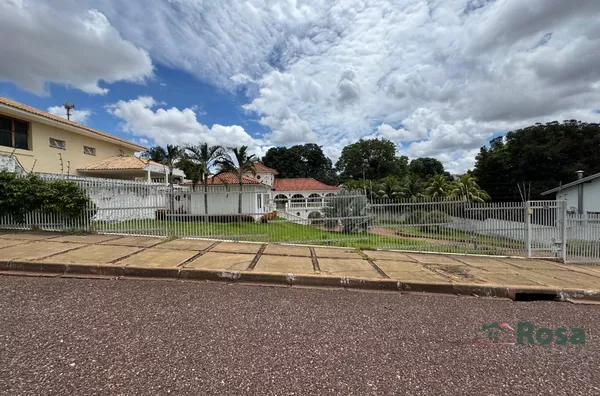 Oportunidade, imóvel com excelente potencial Residencial/Comercial, 720m² de terreno, 03 suítes no Jardim Shangri-la - Foto 36