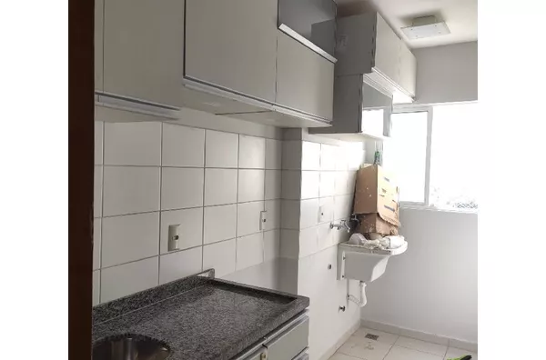 Ótimo apartamento com sacada no Villagio Pompeia, 03 quartos sendo 01 suíte, próximo à Escola Coração de Jesus, 02 vagas de garagem